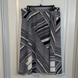 Old Navy Patterned Women's Skirt LARGE Black White